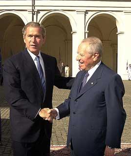 Il Presidente Ciampi accoglie al Quirinale il Presidente degli Stati Uniti d'America George W. Bush