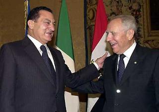 Il Presidente Ciampi con Hosni Mubarak, Presidente della Repubblica Araba d'Egitto durante l'incontro al Quirinale