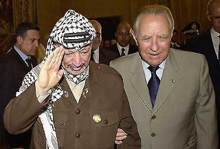 Il Presidente Ciampi con Yasser Arafat Presidente dell'Autorità Nazionale Palestinese