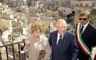 Il Presidente Ciampi con la moglie Franca ed il Sindaco Angelo Lorenzo Minieri in visita al Sasso Barisano della città