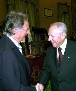 Il Presidente Ciampi saluta il Presidente dell'INAIL Gianni Billia al termine del Rapporto Annuale 2000 contro gli Infortuni sul Lavoro a Palazzo Montecitorio