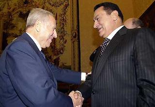 Il Presidente Ciampi accoglie, nel suo studio al Quirinale, Hosny Mubarak Presidente della Repubblica Araba d'Egitto