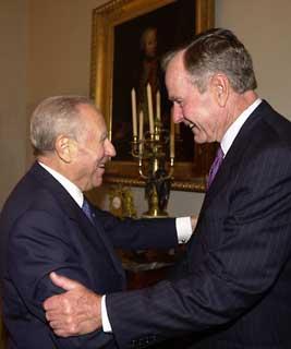 Il Presidente Ciampi accoglie al Quirinale l'ex Presidente degli Stati Uniti George Bush