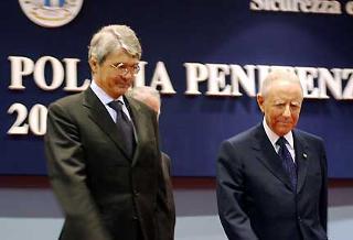 Il Presidente Ciampi, accompagnato dal Ministro della Giustizia Roberto Castelli, è intervenuto alla Festa del Corpo di Polizia Giudiziaria