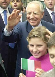 Il Presidente Ciampi al suo arrivo al Liceo italiano della città