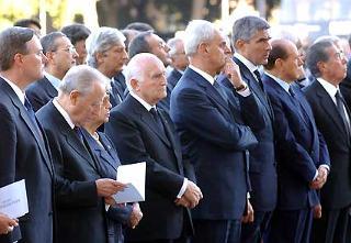 Il Presidente Ciampi insieme alla moglie Franca ed alle Alte Cariche dello Stato e del Governo durante la solenne commemorazione nel trigesimo delle vittime degli attentati terroristici negli Stati Uniti