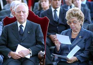 Il Presidente Ciampi, in compagnia della moglie Franca, assiste alla solenne commemorazione delle vittime degli attentati terroristici dell'11 settembre 2001 negli Stati Uniti d'America, davanti al Sagrato della Basilica di San Giovanni in Laterano