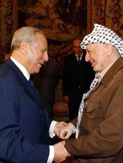 Il Presidente Ciampi con Yasser Arafat al Quirinale