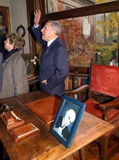 Il Presidente Ciampi con la moglie Franca nello studio del primo Presidente della Repubblica Italiana Luigi Einaudi