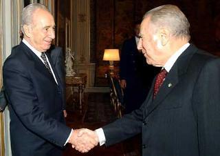 Il Presidente Ciampi accoglie, nel suo studio al Quirinale, il Ministro degli Affari Esteri di Israele Shimon Peres