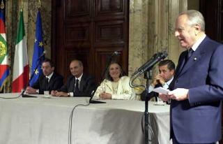 Il Presidente Ciampi rivolge il suo indirizzo di saluto durante la cerimonia di consegna del &quot;Premio Leonardo&quot; e dei &quot;Premi Qualità&quot;
