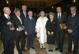 Il Presidente Ciampi con i vincitori del &quot;Premio Leonardo&quot; e dei &quot;Premi Qualità&quot;, al termine della cerimonia
