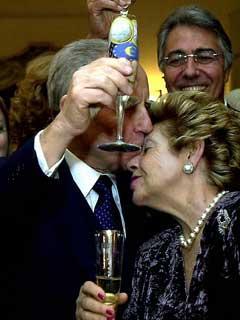 Il Presidente Ciampi con la moglie Franca durante il brindisi di auguri di mezzanotte