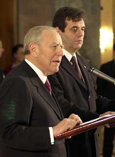 Il Presidente Ciampi con il Presidente della Repubblica Federale di Jugoslavia Vojslav Kostunica, durante le dichiarazioni alla stampa, al termine dei colloqui