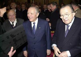 Il Presidente Ciampi con il Senatore a vita Giulio Andreotti alla celebrazione della &quot;Giornata della Memoria&quot;
