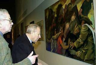 Il Presidente Ciampi osserva il quadro di Renato Guttuso "Le donne dei minatori" del 1953, durante la visita alla mostra