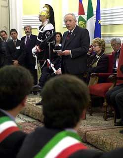Il Presidente Ciampi durante il suo intervento in Comune, in occasione della visita alla città toscana
