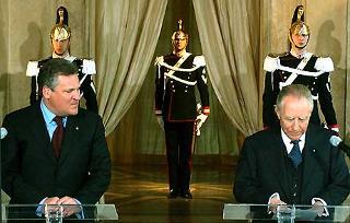 Il Presidente Ciampi con Aleksander Kwasniewski, Presidente della Repubblica di Polonia, durante le comunicazioni alla stampa, al termine dei colloqui