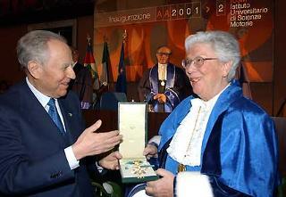 Il Presidente Ciampi con il Rettore dello IUSM, Biancamaria Bosco Tedeschini Lalli, insignita dell'Onorificenza di Grande Ufficiale dell'Ordine al Merito della Repubblica Italiana