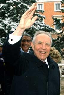 Il Presidente Ciampi in visita nella Regione Molise, al suo arrivo nel capoluogo, coperto dalla neve