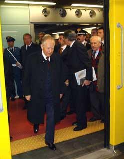 Il Presidente Ciampi sale sul vagone di testa della linea 1 della Metropolitana