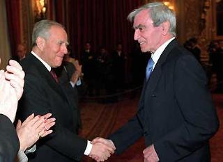 Il Presidente Ciampi con Carlo Rambaldi, nel corso dell'incontro con i il Consiglio di Presidenza, il Consiglio Direttivo ed i candidati ai Premi David di Donatello per il 2002