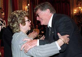 La Signora Franca Pilla Ciampi con il regista Ermanno Olmi, nel corso dell'incontro con i il Consiglio di Presidenza, il Consiglio Direttivo ed i candidati ai Premi David di Donatello per il 2002