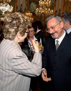 La Signora Franca Pilla Ciampi con Salvatore Gullotta al termine della presentazione dei candidati ai Premi David di Donatello 2002