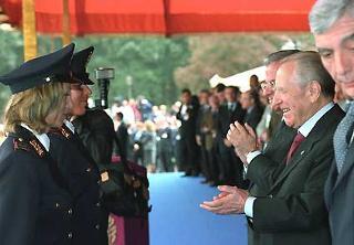 Il Presidente Ciampi con le Campionesse di Sci e di Scherma, Daniela Ceccarelli e Maria Valentina Vezzali, premiate durante la cerimonia dei 150 anni della Polizia di Stato