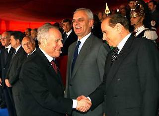 Il Presidente Ciampi con il Presidente del Consiglio Silvio Berlusconi ed il Presidente del Senato Marcello Pera alla festa dei 150 anni della Polizia di Stato