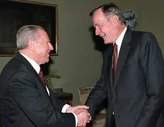 Il Presidente Ciampi accoglie l'ex Presidente degli Stati Uniti d'America George Bush
