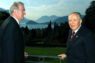 Il Presidente Ciampi con Johannes Rau, Presidente della Repubblica Federale di Germania, a Villa Vigoni sul lago di Como, per la sessione finale del seminario sul tema l'Italia e la Germania in Europa