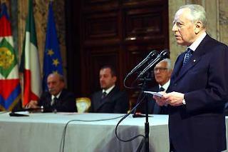 Il Presidente Ciampi durante la cerimonia di consegna delle &quot;Stelle al Merito del Lavoro&quot;