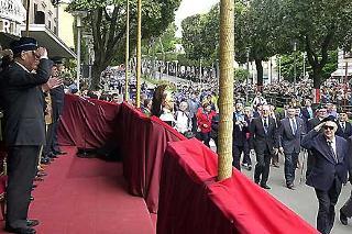 Il Presidente Ciampi durante la sfilata dei partecipanti del 21° Raduno Nazionale Autieri d'Italia