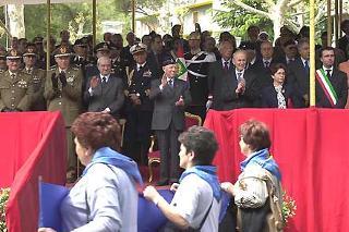 Il Presidente Ciampi durante la sfilata dei partecipanti del 21° Raduno Nazionale Autieri d'Itala