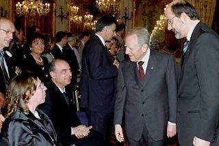Il Presidente Ciampi si intrattiene con i partecipanti alla 3^ Edizione della Settimana Nazionale della Sclerosi Multipla