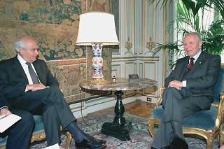 Il Presidente Ciampi con il Ministro della Salute Prof. Girolamo Sirchia durante i colloqui al Quirinale in occasione della "Giornata Nazionale del Sollievo"