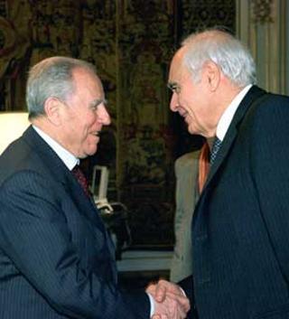 Il Presidente Ciampi accoglie, nel suo studio al Quirinale, il Prof. Girolamo Sirchia in occasione della "Giornata Nazionale della Salute"
