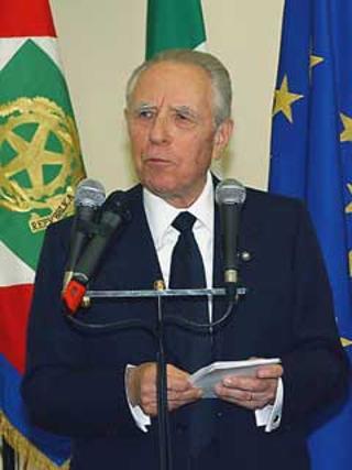 Il Presidente Ciampi durante il suo intervento, in occasione del 39° Anniversario della fondazione dell'Organizzazione dell'Unità Africana