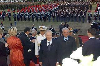 Il Presidente Ciampi in un momento della cerimonia del 188° anniversario di fondazione dell'Arma dei Carabinieri