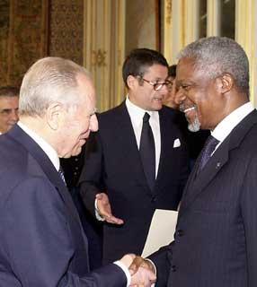 Il Presidente Ciampi accoglie, nel suo studio al Quirinale, Kofi Annan Segretario generale dell'ONU