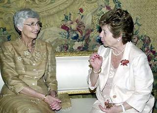 La Signora Franca Pilla Ciampi con la Signora Madl, consorte del Presidente della Repubblica di Ungheria, in occasione della visita di Stato in Italia