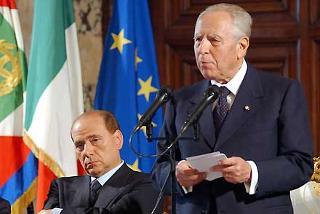 Il Presidente Ciampi, con il Presidente del Consiglio dei ministri Silvio Berlusconi, durante il suo intervento in occasione dell'incontro con gli Ambasciatori italiani nel mondo