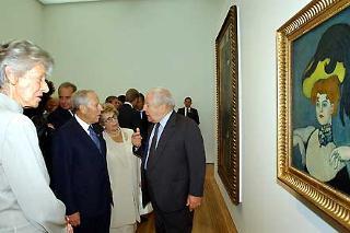 Il Presidente Ciampi con la moglie Franca, in compagnia di Donna Marella Agnelli, osserva i capolavori di Picasso illustrati dal Prof. Giovanni Carandente