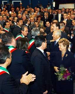 Il Presidente Ciampi, in compagnia della moglie Franca, al suo arrivo al Teatro Comunale