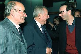 Il Presidente Ciampi con il Premio Oscar Roberto Benigni, insieme al papà del regista e protagonista del film &quot;Pinocchio&quot;in occasione della proiezione del film