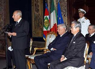 Il Presidente Ciampi rivolge il suo indirizzo di saluto nel corso dell'incontro con le Personalità italiane e giapponesi che hanno contribuito alla rassegna &quot;Italia in Giappone 2001-2002&quot;