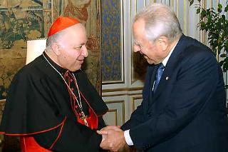Il Presidente Ciampi accoglie, nel suo studio al Quirinale, S.E. Rev.ma Cardinale Dionigi Tettamanzi, Arcivescovo di Milano
