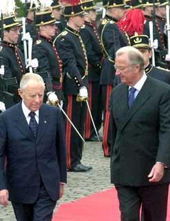 Il Presidente della Repubblica Carlo Azeglio Ciampi con S.M. Alberto II, Re del Belgio, durante la cerimonia ufficiale di benvenuto