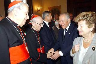 Il Presidente Ciampi, con la moglie Franca, saluta i Cardinali Ersilio Tonini ed Achille Silvestrini al suo ingresso nella Sala della Bandiera per l'incontro con le Autorità istituzionali, politiche, civili e militari ed i Sindaci della Provincia